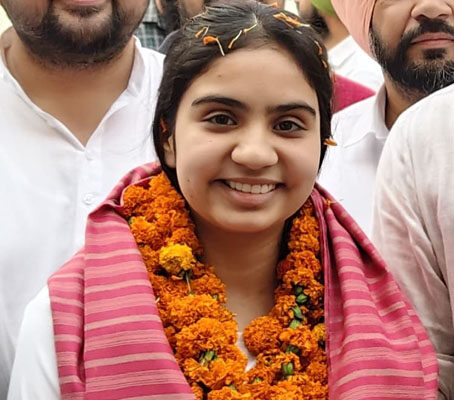 +2 ਨਤੀਜ਼ਾ-ਪੰਜਾਬ ‘ਚੋਂ ਪਹਿਲੀ ਥਾਂ ਲੈ ਕੇ ਧਨੌਲਾ ਦੀ ਧੀ ਨੇ ਵਧਾਇਆ ਬਰਨਾਲਾ ਦਾ ਮਾਣ….