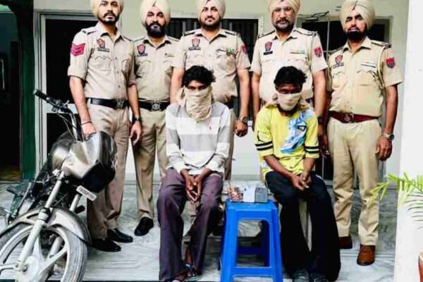 Police ਨੇ ਫੜ੍ਹੇ, ਰਾਹਗੀਰਾਂ ਨੂੰ ਲੁੱਟਣ ਵਾਲੇ 2 ਜਣੇ