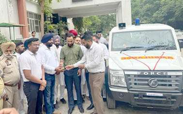 ਹਸਪਤਾਲ ਨੂੰ ਮਿਲੀ ਨਵੀਂ ਐਂਬੂਲੈਂਸ, MP ਮੀਤ ਹੇਅਰ ਨੇ ਦਿਖਾਈ ਹਰੀ ਝੰਡੀ